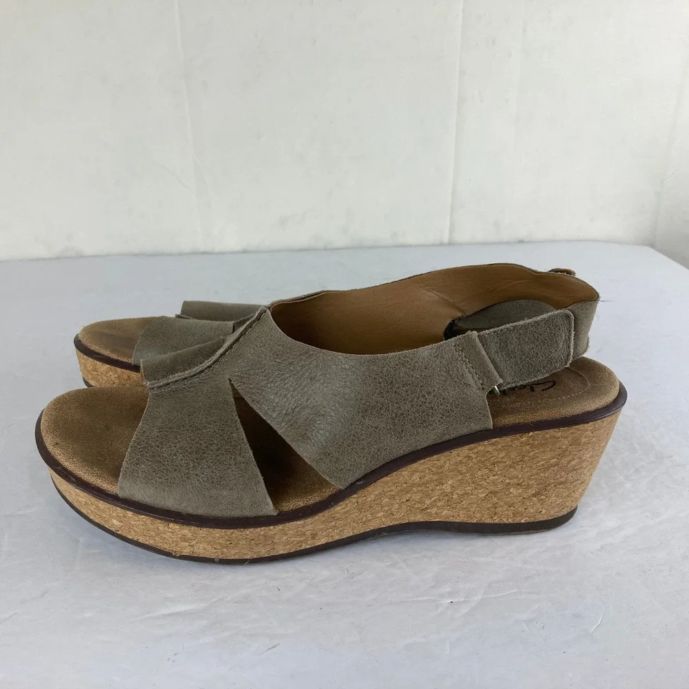Clarks Wedge Sandals Womens 9M Taupe Grey Leather Cork Platform Slingback - Picture 2 of 8